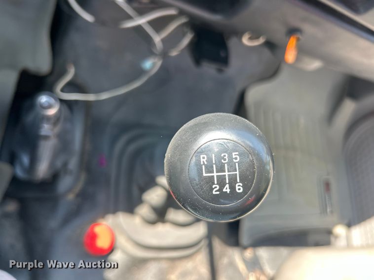 image for item ET3192 2000 Ford F650 Super Duty XL  utility / service truck