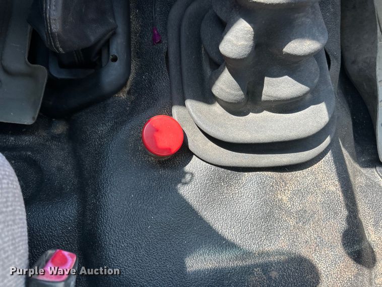 image for item ET3192 2000 Ford F650 Super Duty XL  utility / service truck