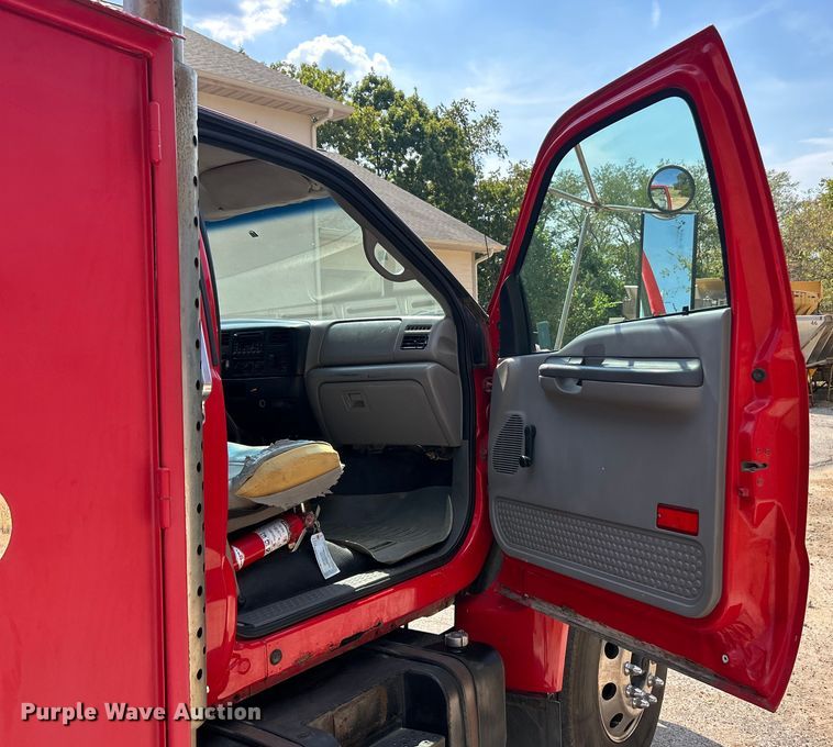 image for item ET3192 2000 Ford F650 Super Duty XL  utility / service truck