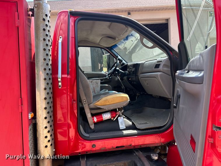 image for item ET3192 2000 Ford F650 Super Duty XL  utility / service truck