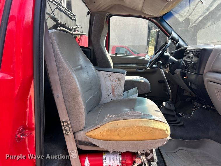 image for item ET3192 2000 Ford F650 Super Duty XL  utility / service truck