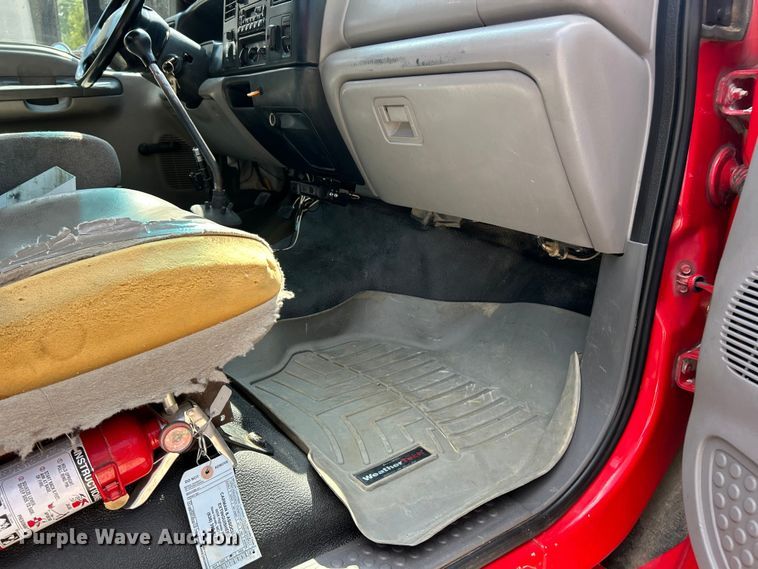 image for item ET3192 2000 Ford F650 Super Duty XL  utility / service truck