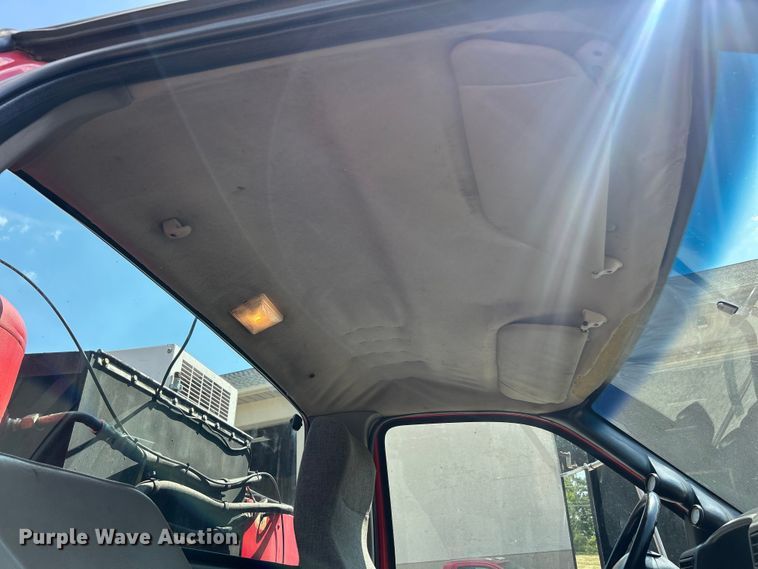 image for item ET3192 2000 Ford F650 Super Duty XL  utility / service truck