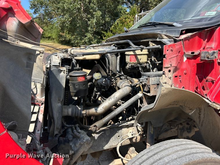 image for item ET3192 2000 Ford F650 Super Duty XL  utility / service truck