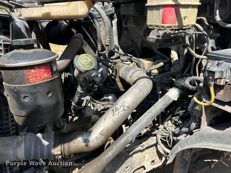 image for item ET3192 2000 Ford F650 Super Duty XL  utility / service truck