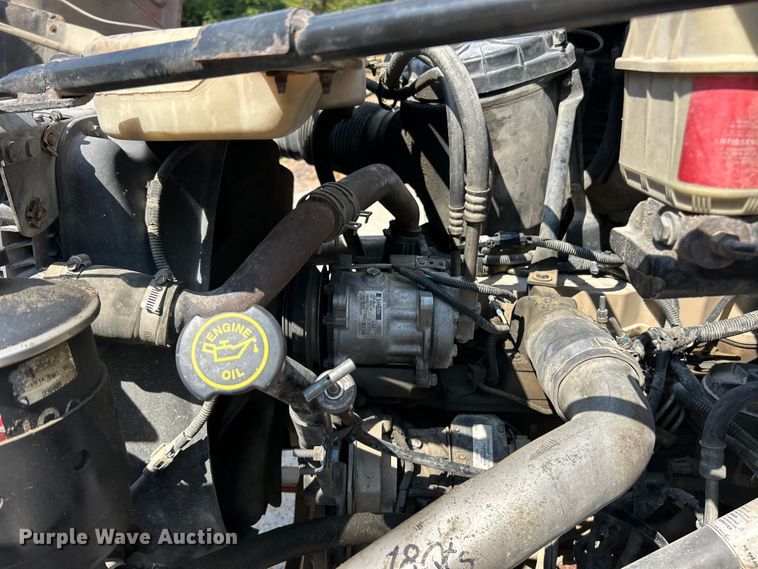 image for item ET3192 2000 Ford F650 Super Duty XL  utility / service truck