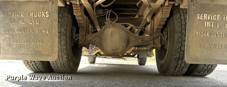 image for item ET3192 2000 Ford F650 Super Duty XL  utility / service truck