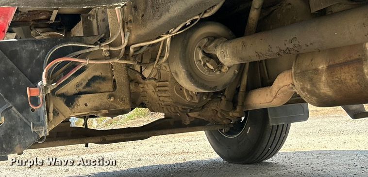 image for item ET3192 2000 Ford F650 Super Duty XL  utility / service truck