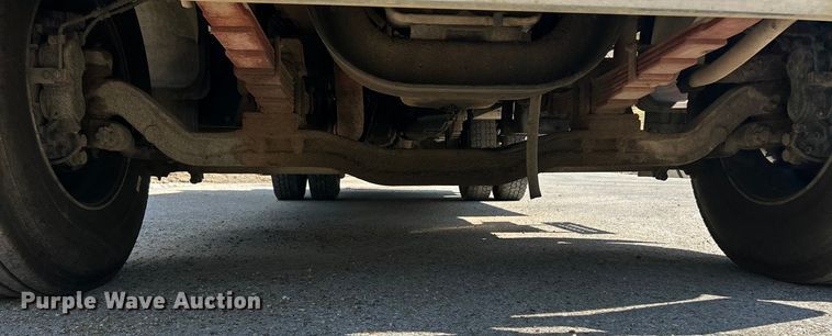 image for item ET3192 2000 Ford F650 Super Duty XL  utility / service truck