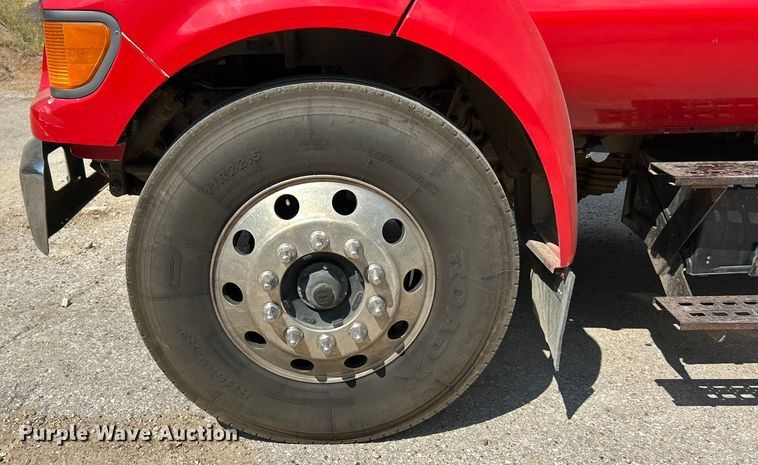 image for item ET3192 2000 Ford F650 Super Duty XL  utility / service truck