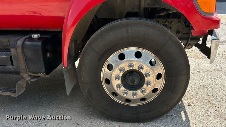 image for item ET3192 2000 Ford F650 Super Duty XL  utility / service truck