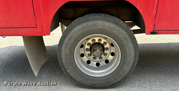 image for item ET3192 2000 Ford F650 Super Duty XL  utility / service truck