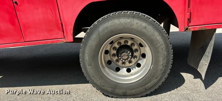 image for item ET3192 2000 Ford F650 Super Duty XL  utility / service truck