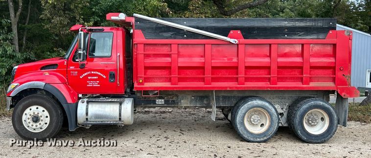 image for item ET3202 2007 International 7500 dump truck