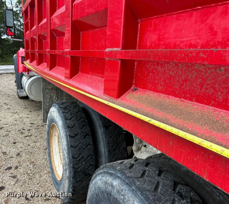 image for item ET3202 2007 International 7500 dump truck