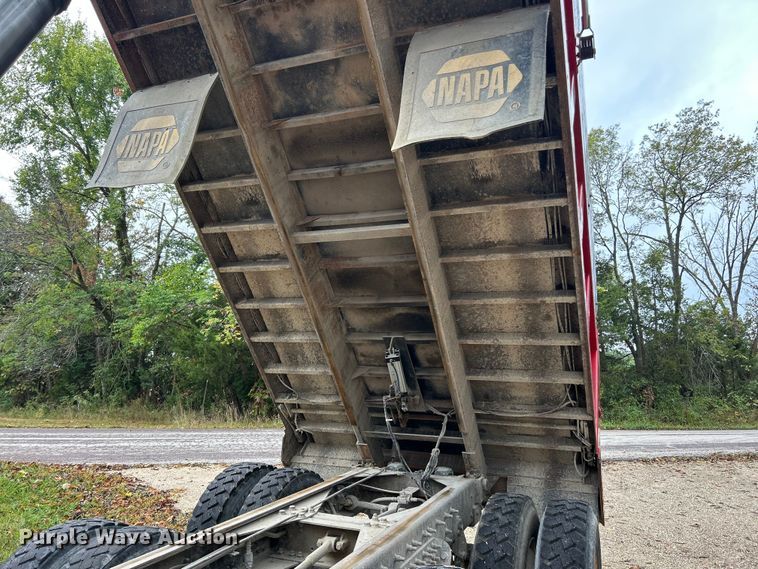 image for item ET3202 2007 International 7500 dump truck