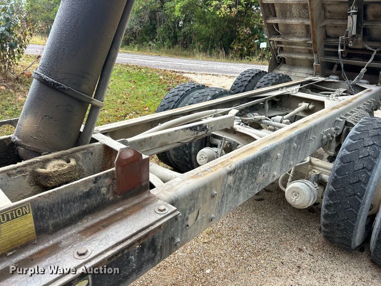 image for item ET3202 2007 International 7500 dump truck