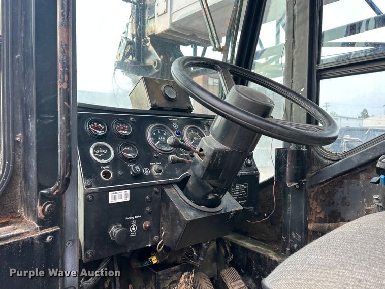 image for item ET3207 1984 Link-Belt HTC-814 crane