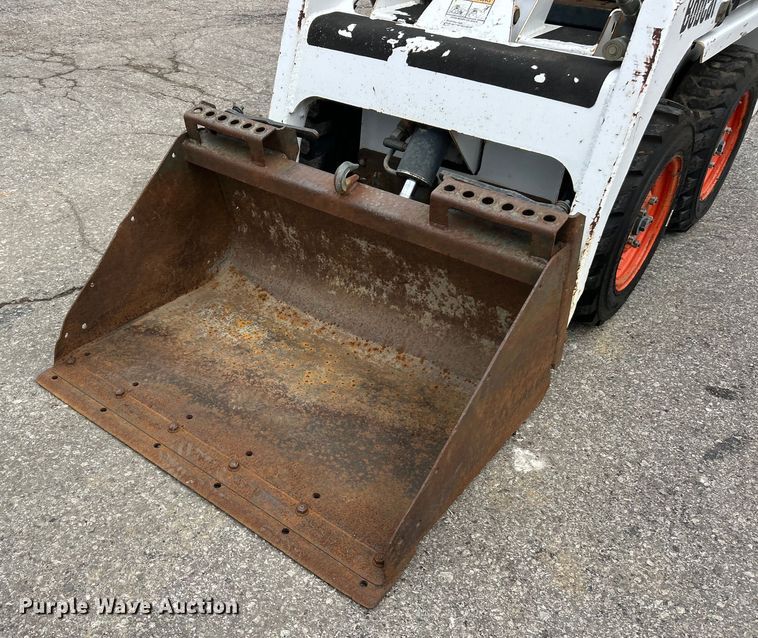 image for item ET3208 2005 Bobcat 463 skid steer loader