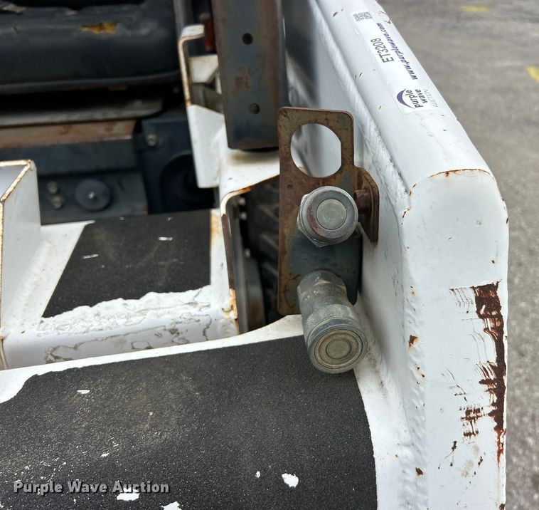 image for item ET3208 2005 Bobcat 463 skid steer loader