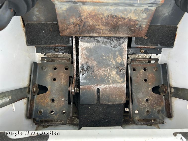 image for item ET3208 2005 Bobcat 463 skid steer loader