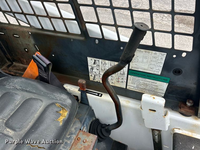 image for item ET3208 2005 Bobcat 463 skid steer loader
