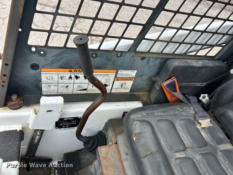 image for item ET3208 2005 Bobcat 463 skid steer loader