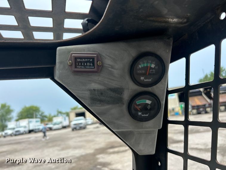 image for item ET3208 2005 Bobcat 463 skid steer loader