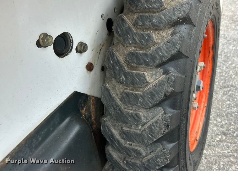 image for item ET3208 2005 Bobcat 463 skid steer loader