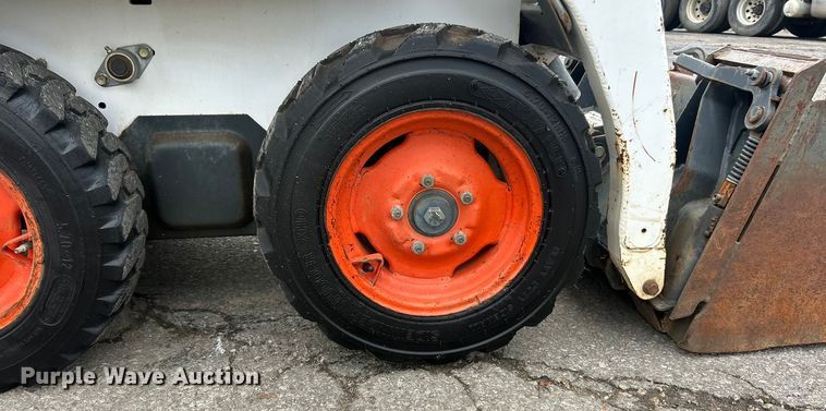image for item ET3208 2005 Bobcat 463 skid steer loader