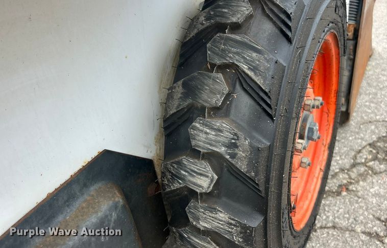 image for item ET3208 2005 Bobcat 463 skid steer loader