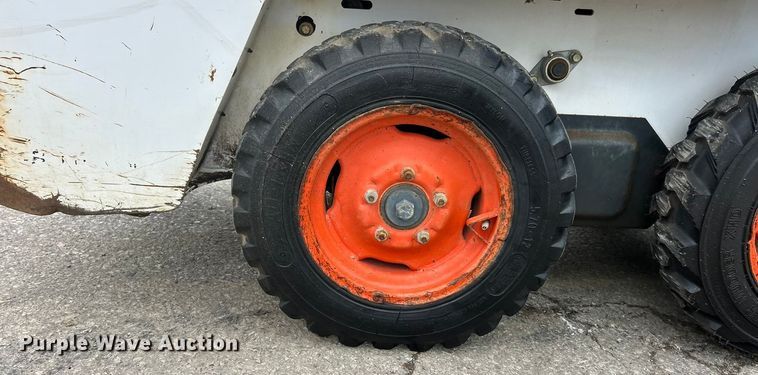 image for item ET3208 2005 Bobcat 463 skid steer loader