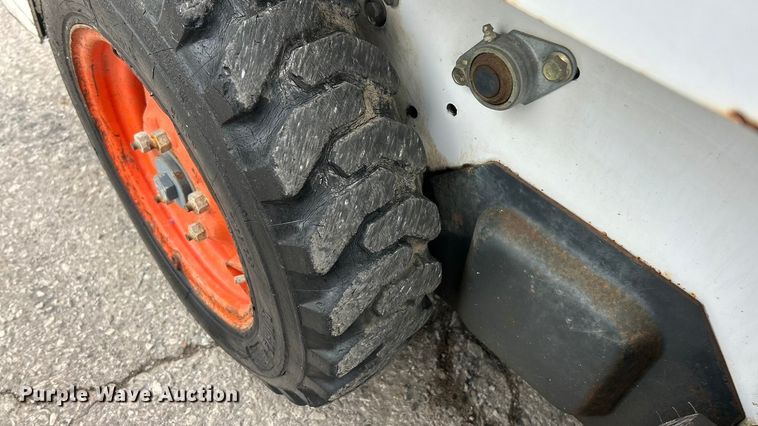 image for item ET3208 2005 Bobcat 463 skid steer loader