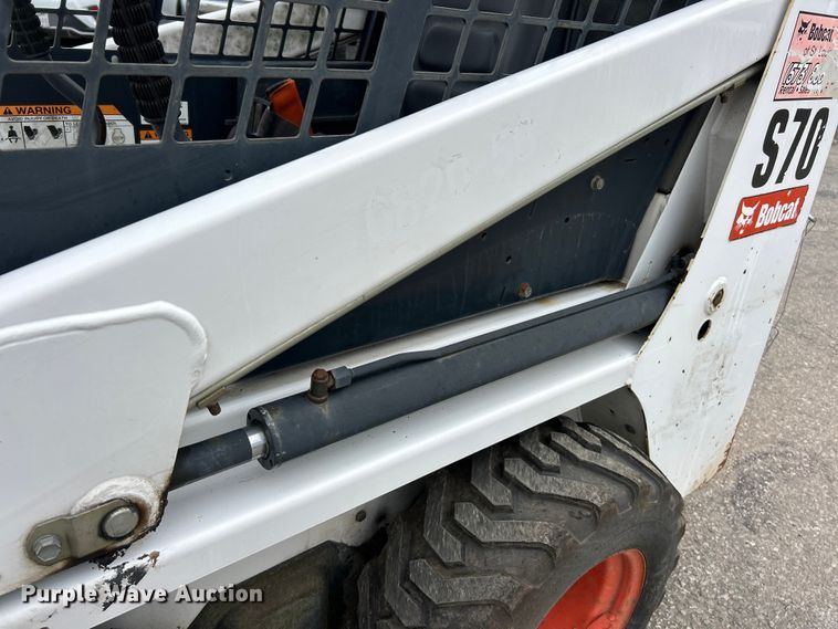 image for item ET3209 2008 Bobcat S70 skid steer loader