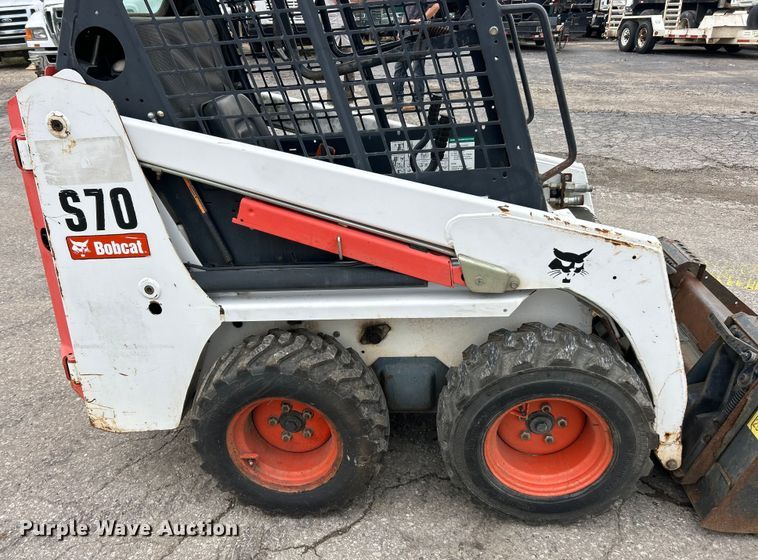 image for item ET3209 2008 Bobcat S70 skid steer loader