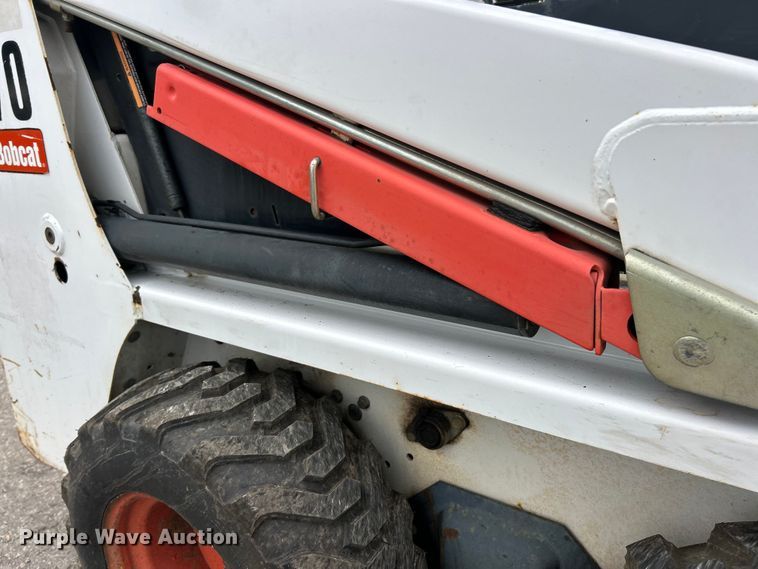 image for item ET3209 2008 Bobcat S70 skid steer loader