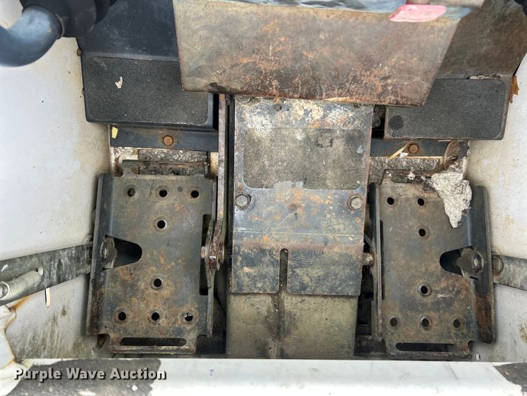 image for item ET3209 2008 Bobcat S70 skid steer loader