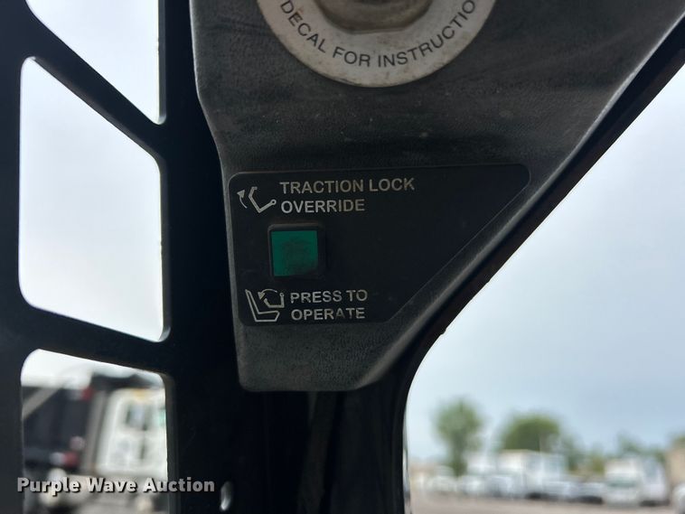 image for item ET3209 2008 Bobcat S70 skid steer loader