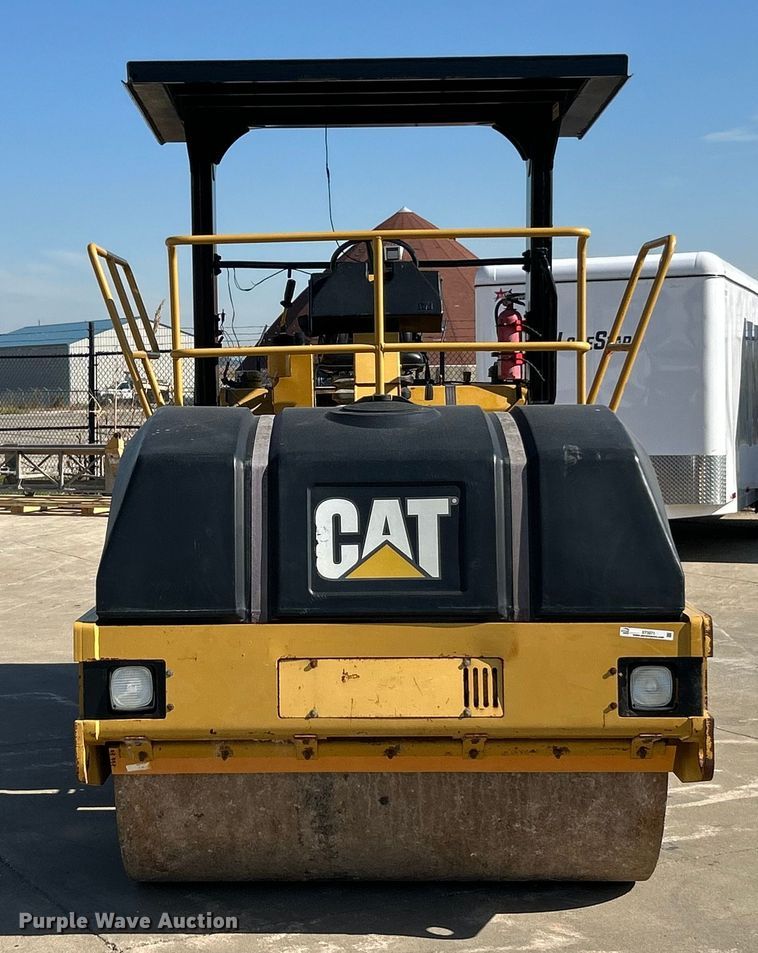 image for item ET3271 2001 Caterpillar CB-534C double drum vibratory roller