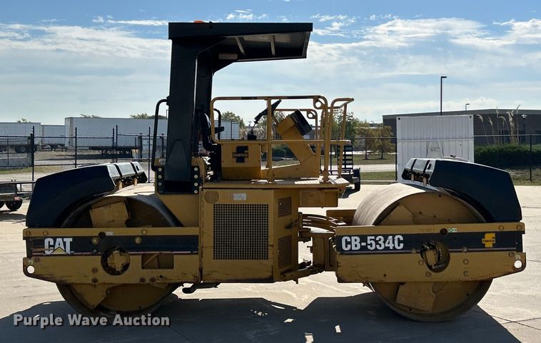 image for item ET3271 2001 Caterpillar CB-534C double drum vibratory roller