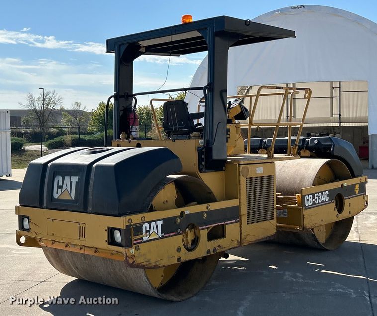 image for item ET3271 2001 Caterpillar CB-534C double drum vibratory roller