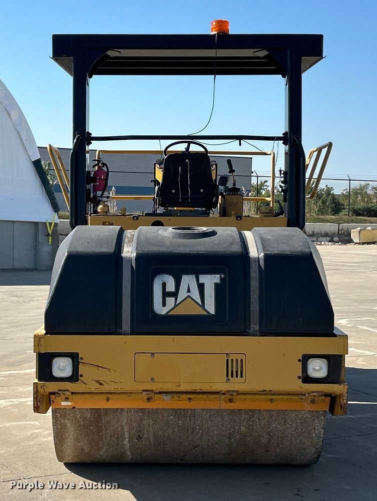 image for item ET3271 2001 Caterpillar CB-534C double drum vibratory roller