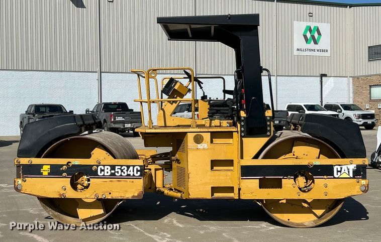 image for item ET3271 2001 Caterpillar CB-534C double drum vibratory roller