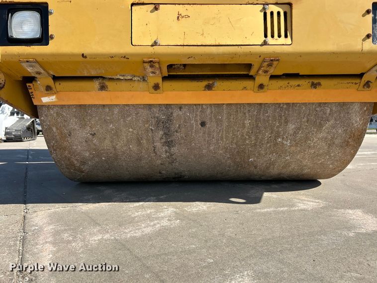 image for item ET3271 2001 Caterpillar CB-534C double drum vibratory roller