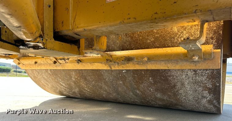 image for item ET3271 2001 Caterpillar CB-534C double drum vibratory roller
