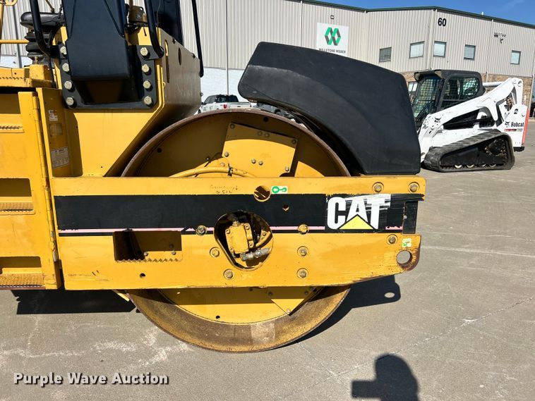 image for item ET3271 2001 Caterpillar CB-534C double drum vibratory roller