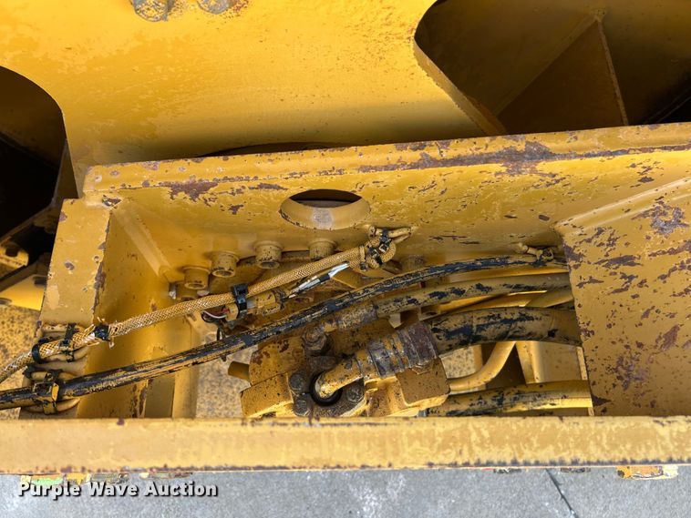 image for item ET3271 2001 Caterpillar CB-534C double drum vibratory roller