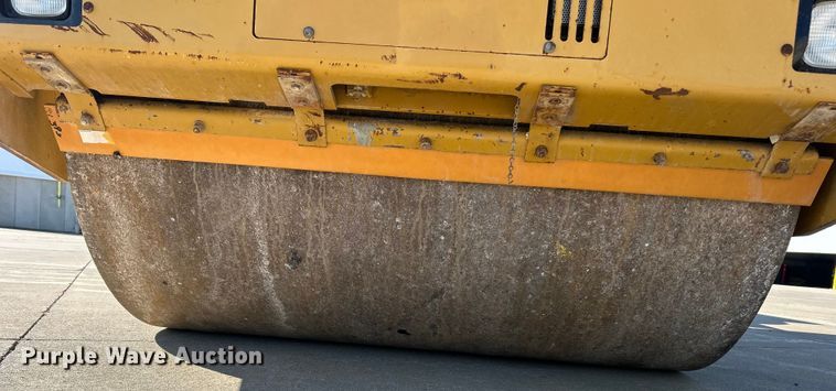 image for item ET3271 2001 Caterpillar CB-534C double drum vibratory roller