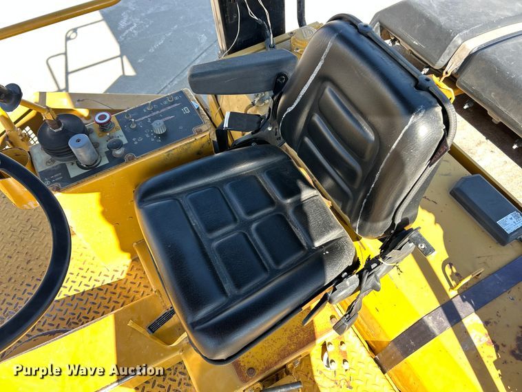 image for item ET3271 2001 Caterpillar CB-534C double drum vibratory roller