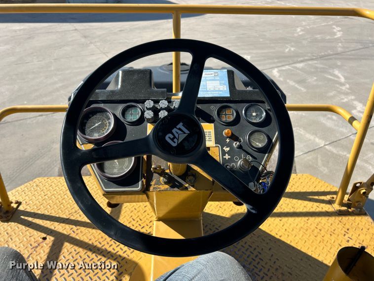 image for item ET3271 2001 Caterpillar CB-534C double drum vibratory roller